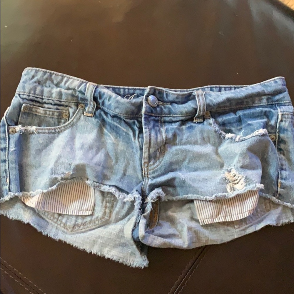 American Eagle Destroyed Short Shorts